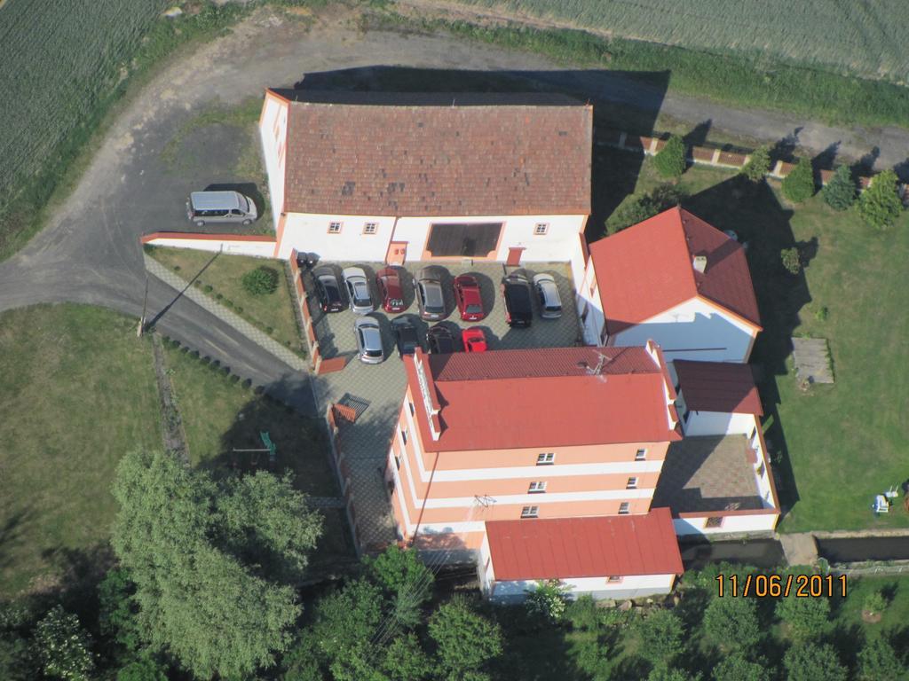 Penzion Hajsky Mlyn Nebanice Bagian luar foto
